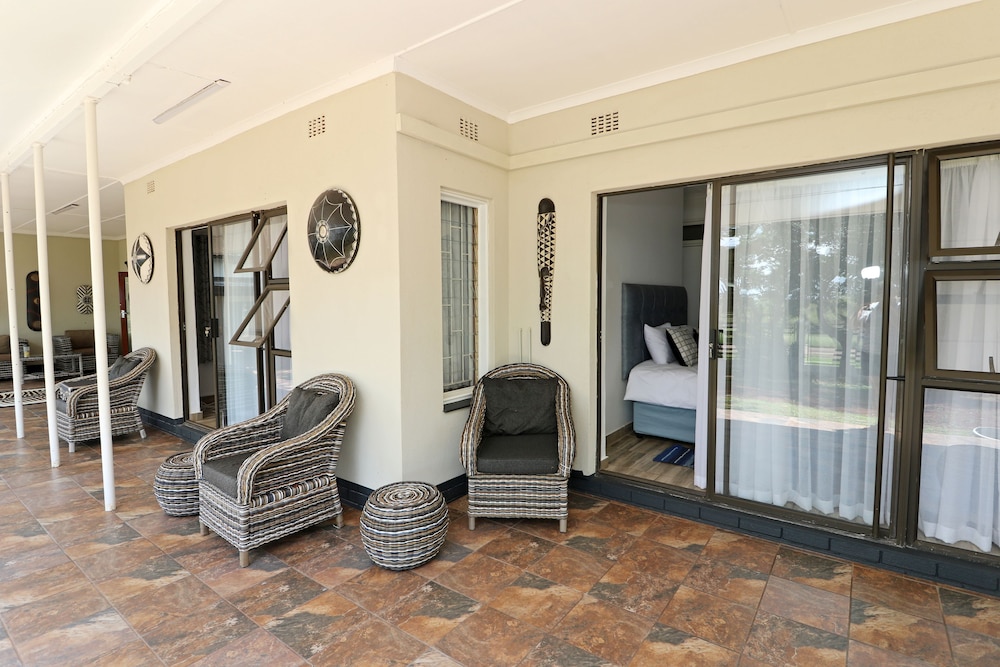 Hluhluwe Vacations - Msitu Kwetu Lodge  Safaris - Property Image 2