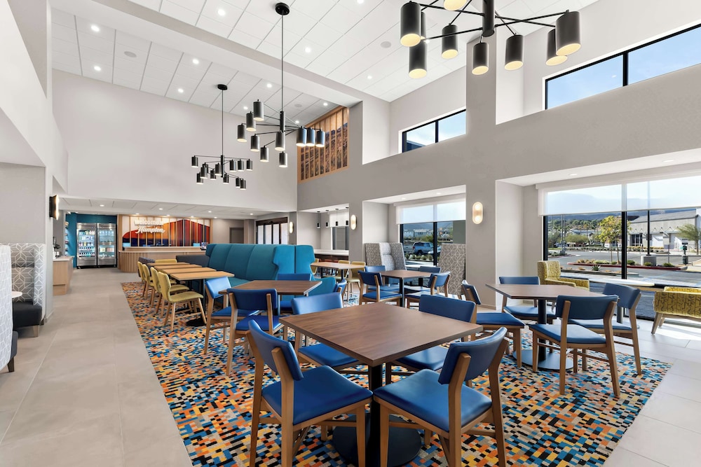 Hampton Inn & Suites Corona, Ca