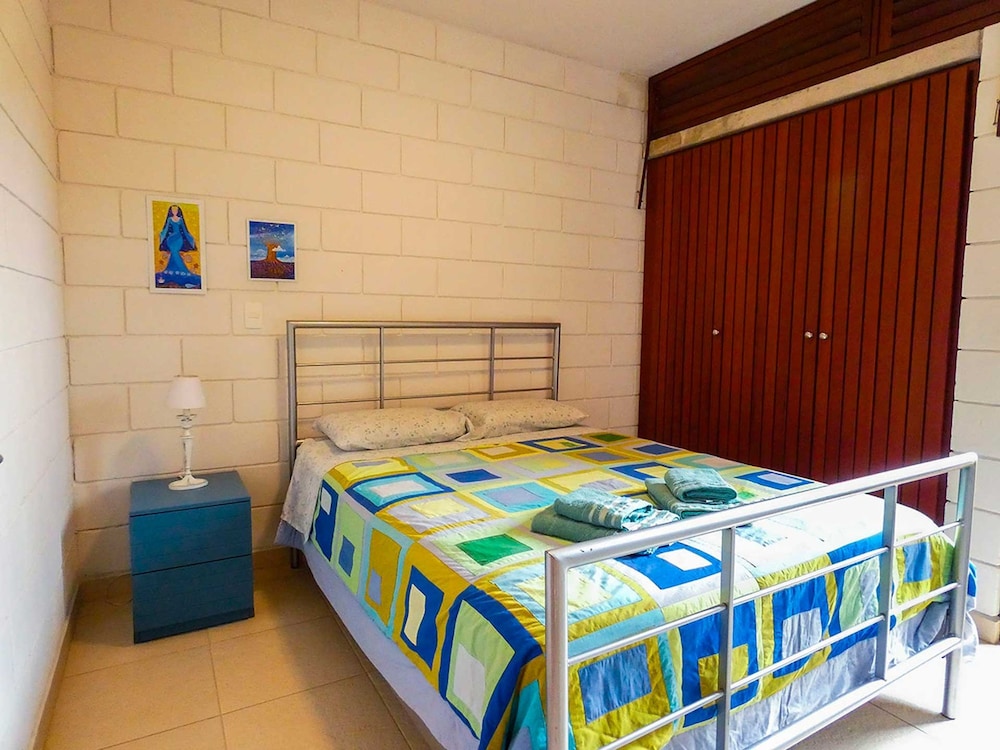 Casa c Wi-fi Jacuzzi e Churrasqueira em Guaec SP
