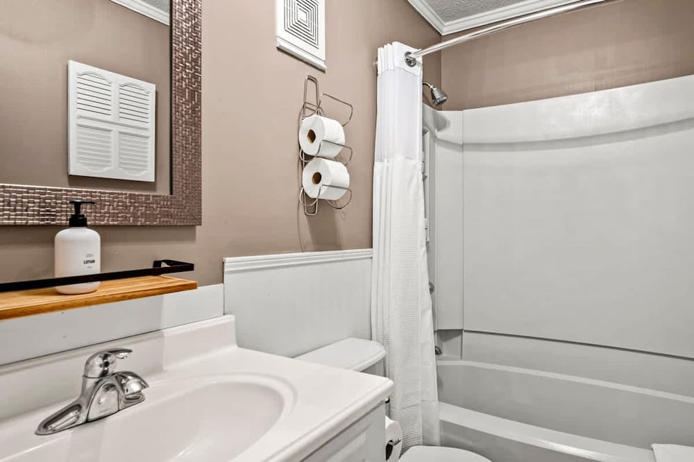 Two Bed Room Condo Mountain Views Indoor Pool
