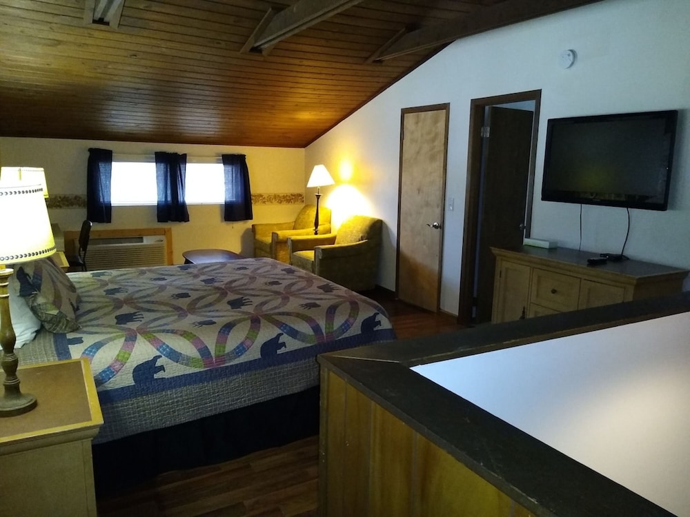 Shady Woods Retreat 3BR Chalet