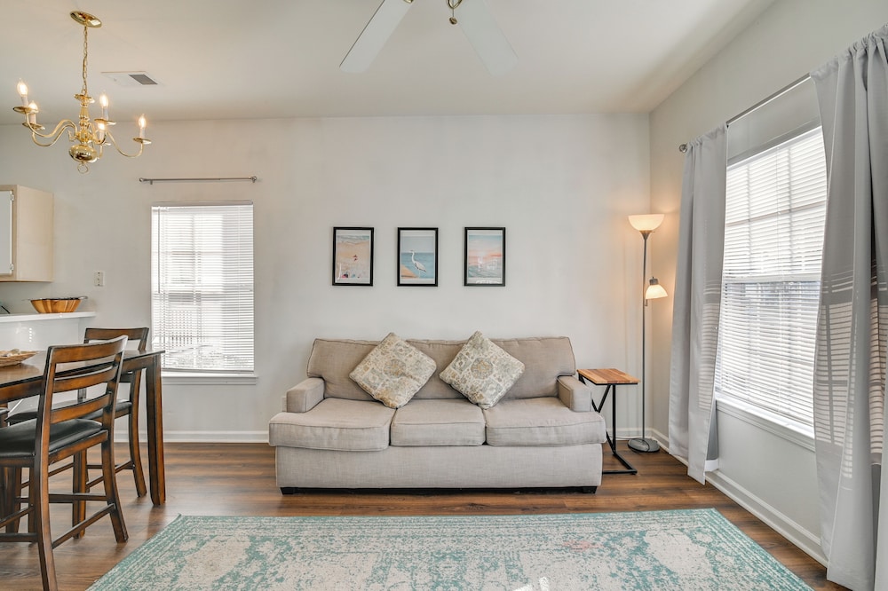 < 1 Mi to Golf: Condo w/ Balcony in Myrtle Beach!
