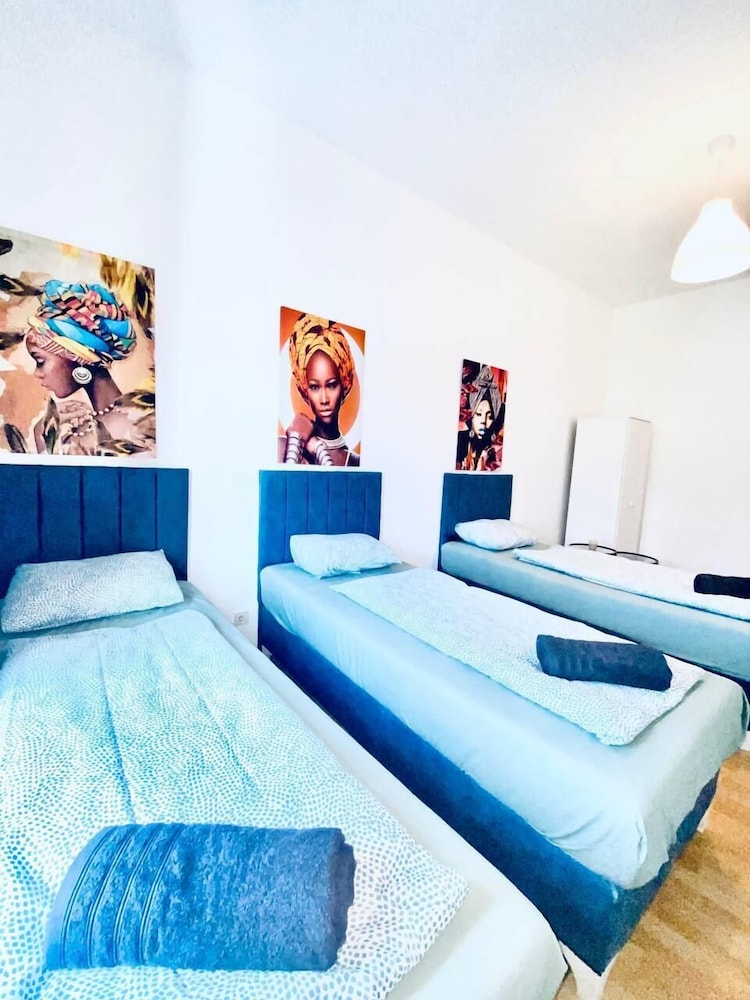 Spacious 4BR Apt Perfect for Groups
