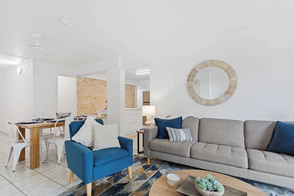 Rainforest Reef Retreat - Esplanade Ground-floor Apartment