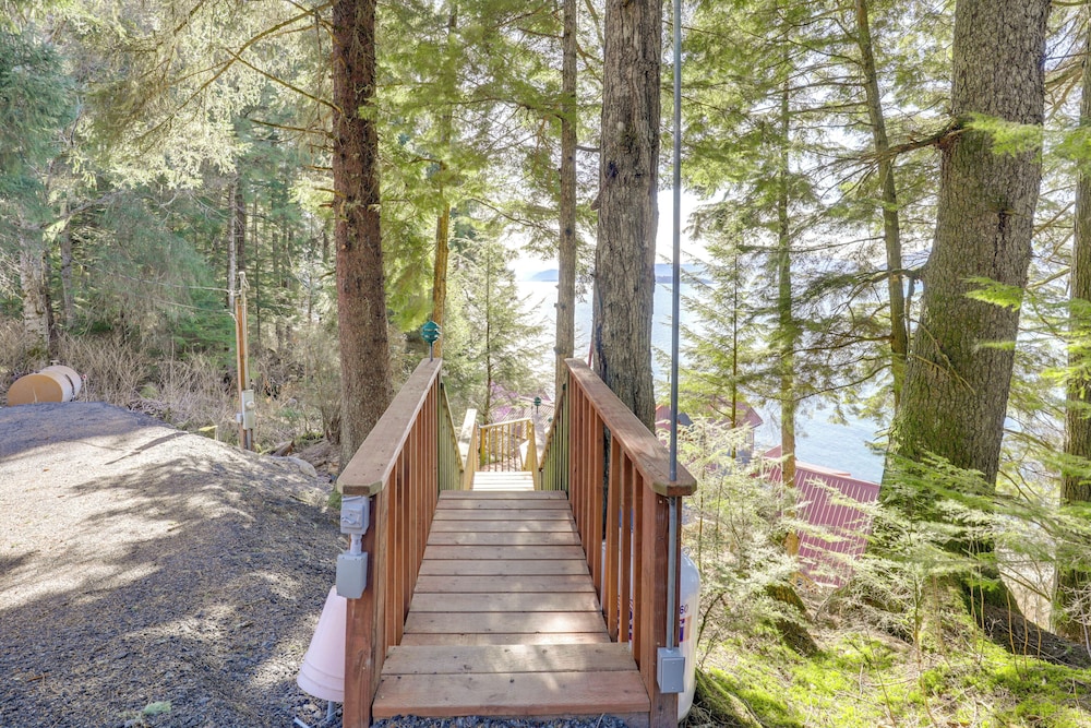 9 Mi to Mendenhall Glacier: Waterfront Juneau Home