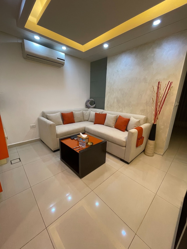 Al-burj Apart at 7th Circle 208