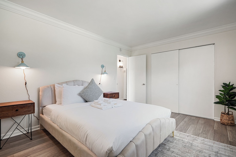 Delightful 2BR Mountain OceanSunset View