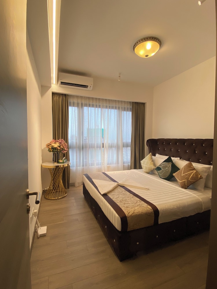AGILE Infinity Suites TRX By AR