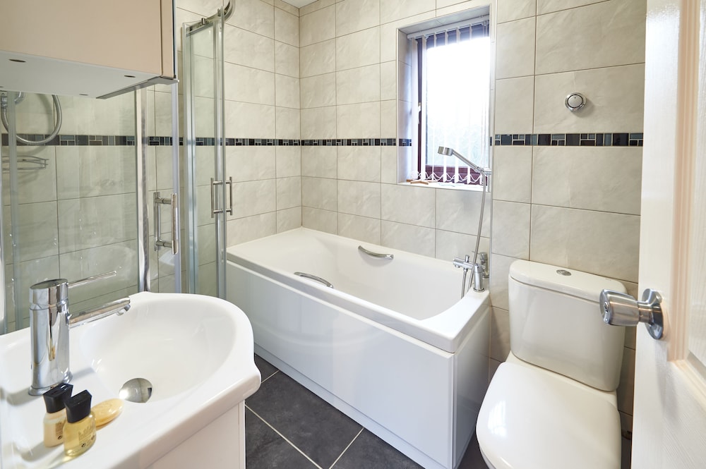 Northleigh House, Furzton, 6 Bedroom/5 Bathroom House