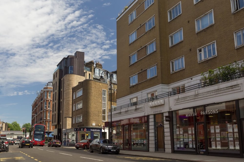 Beautiful 2 Bed 2 Bath Flat in South Kensington