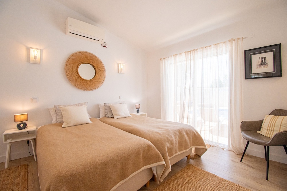67 adm 3 Bedroom Villa Walking Distance to Carvo