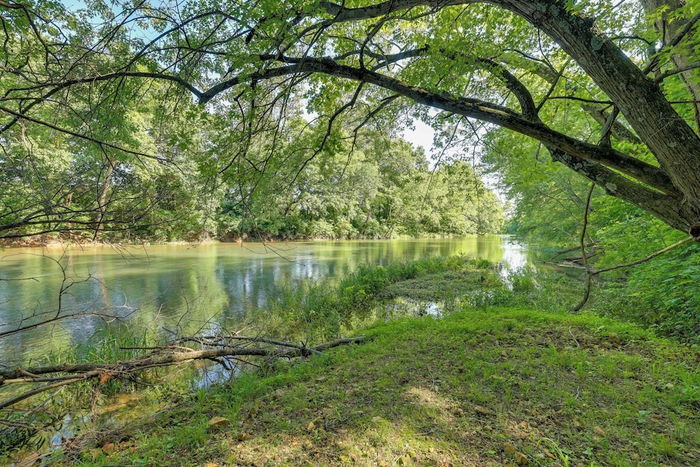 Creekside Nature Escape in Southwest Missouri