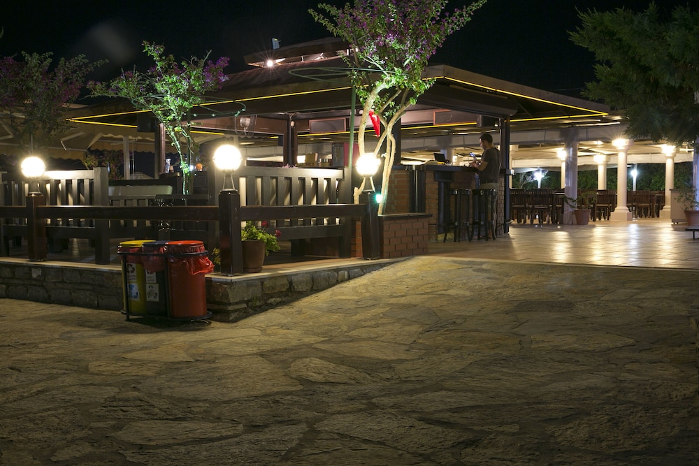 Bodrum Sea Side Beach Club Otel - Image 62