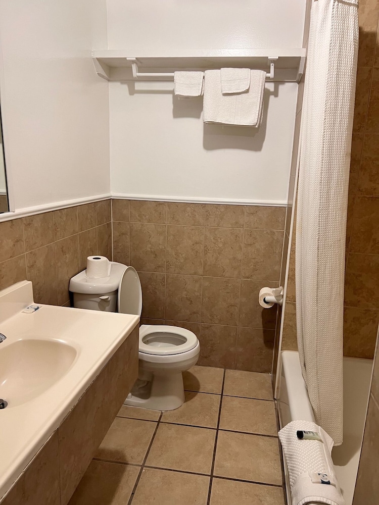 BUDGET INN