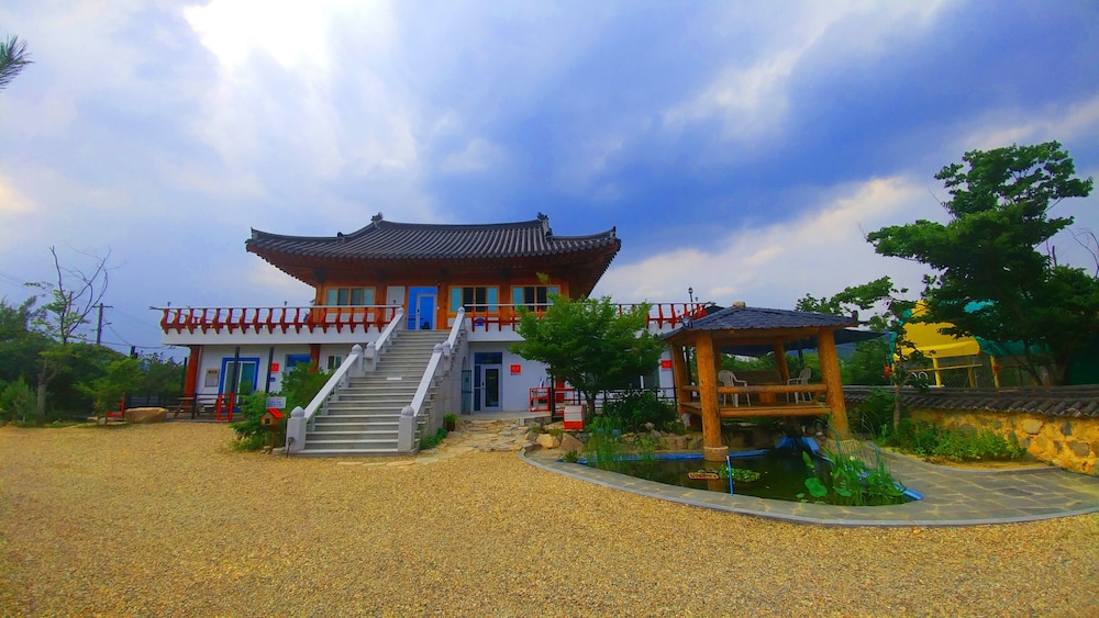 Chowoo Guesthouse