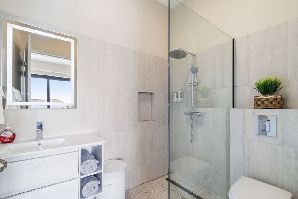 High-end Villa Walk to Beach Pool Ocean View