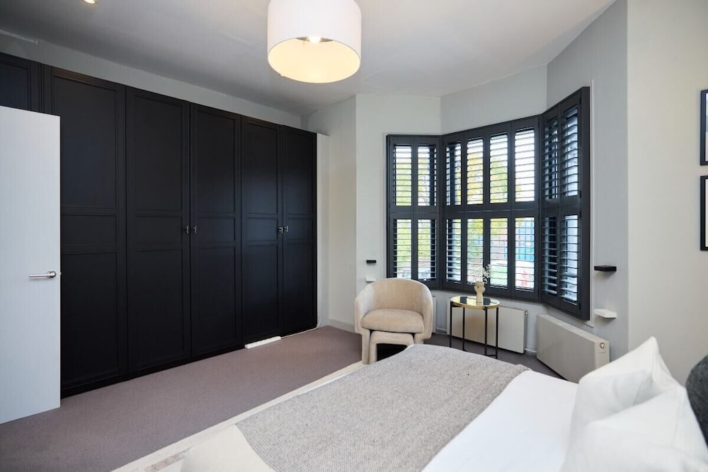 The Fulham Classic - Spacious 4bdr House With Balcony and Garden