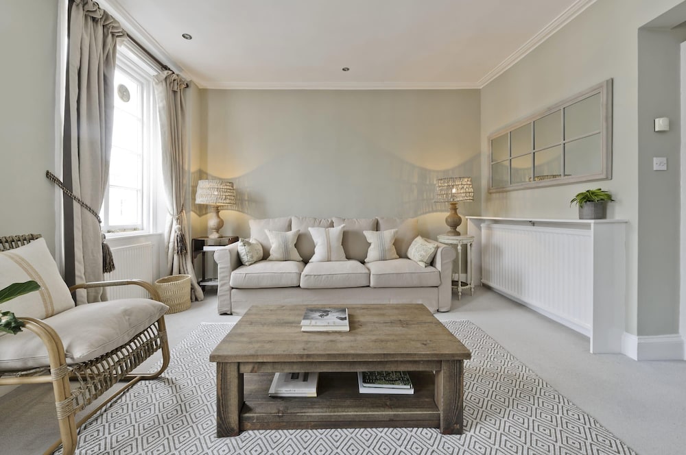 Fabulous 3 Bed Flat Chelsea