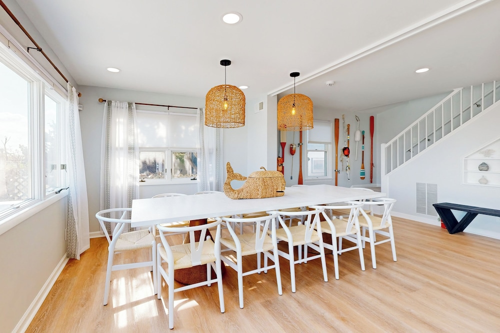 5BR Beachfront Home w/ Large Deck, Grill, W & D