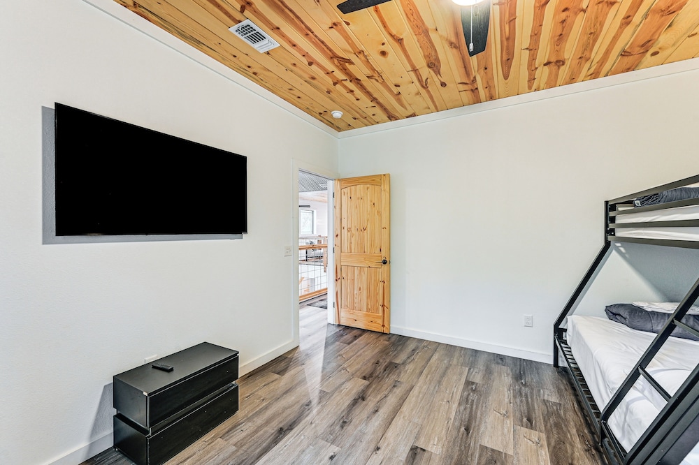 6 Mi to Broken Bow Lake: Home w/ Game Room!
