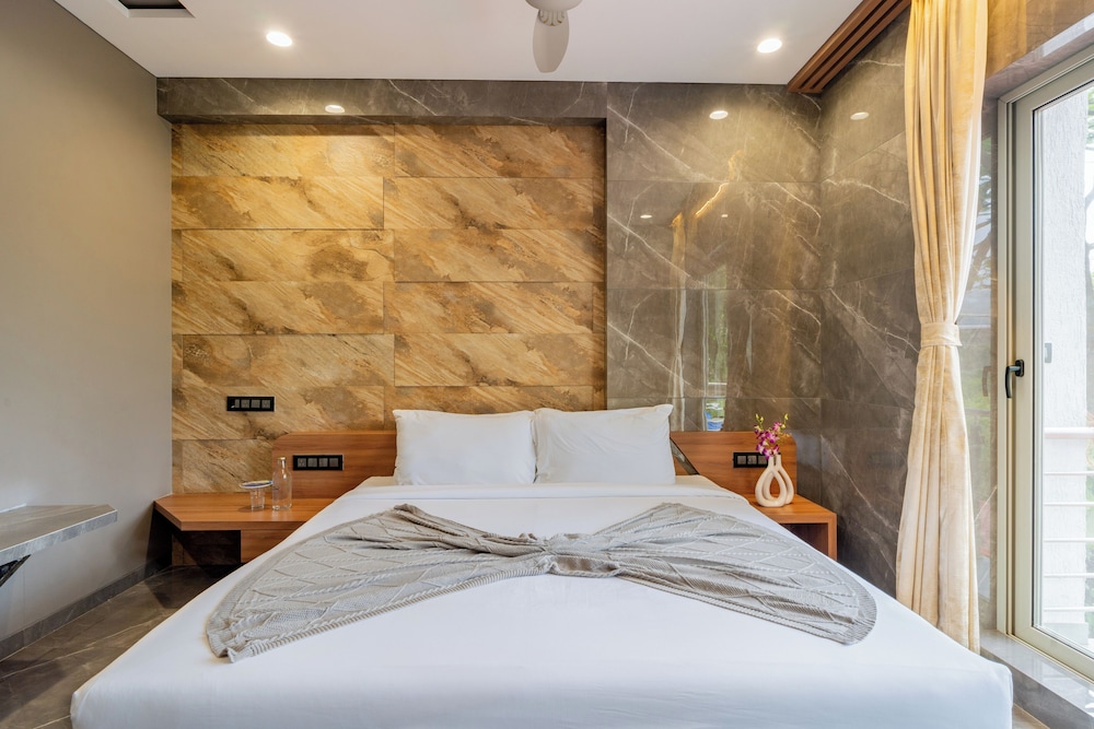 Alaya Stays - Imperial Calista 4BHK near Khandala Hills