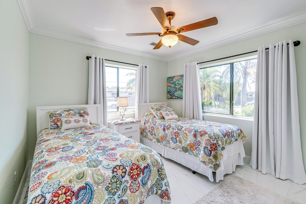 Port Charlotte Home w/ Lanai & Saltwater Pool!