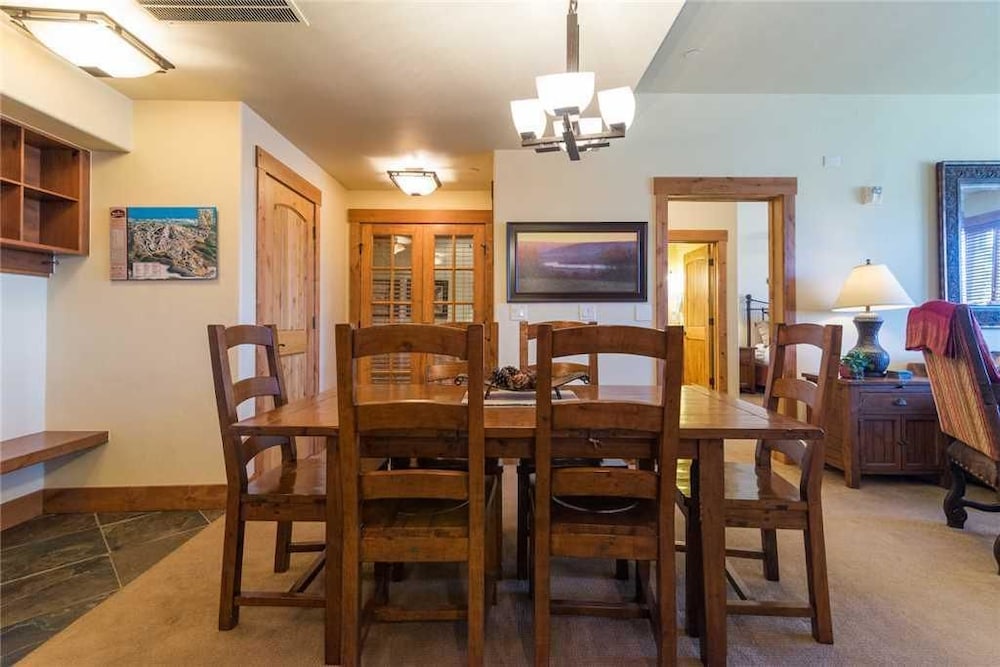 5101 Emerald Lodge, Trappeur's Crossing Apartment 3