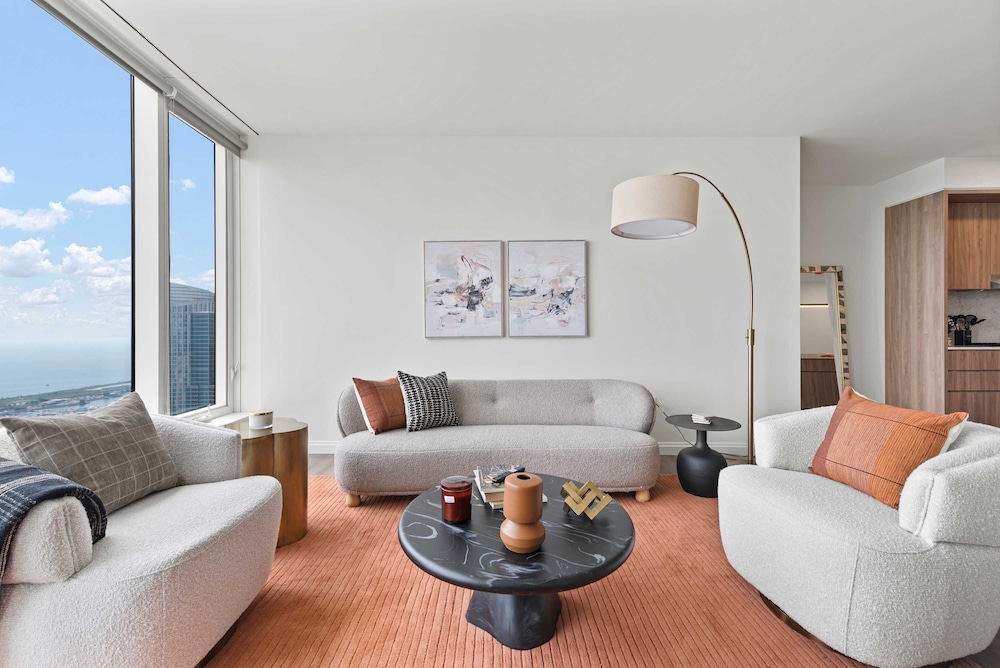 60 Fl Lake View Apt An Urban Oasis in the Sky
