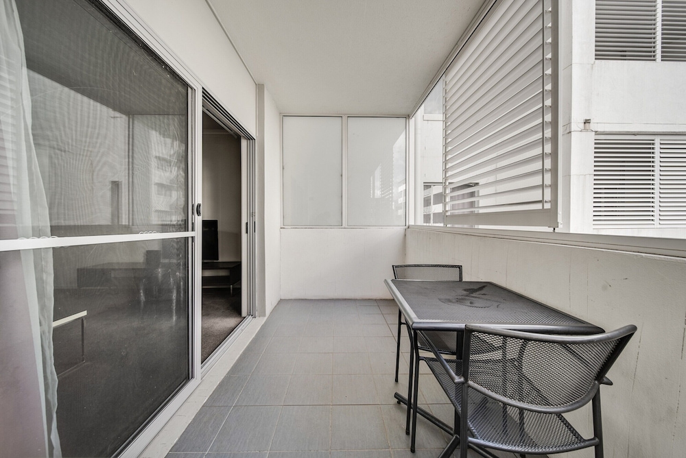 Comfy 2-bed Near the Lake With Secure Parking