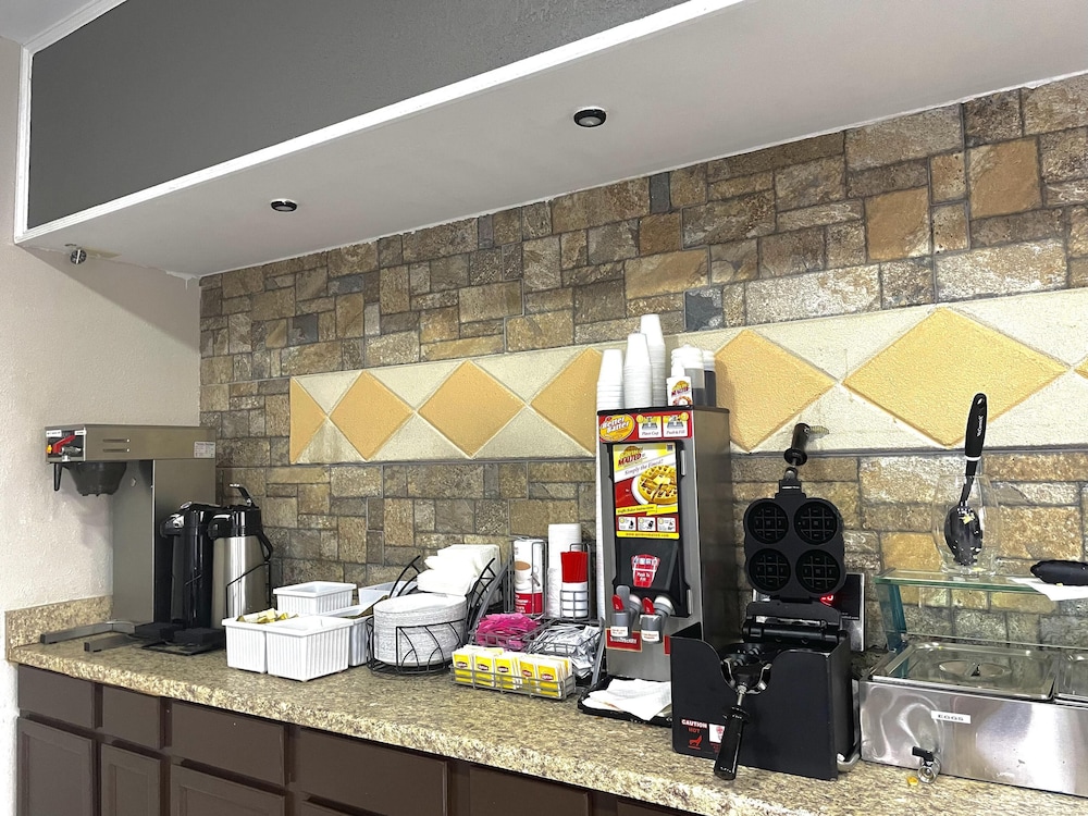 Anderson Vacations - Baymont by Wyndham Anderson - Property Image 4