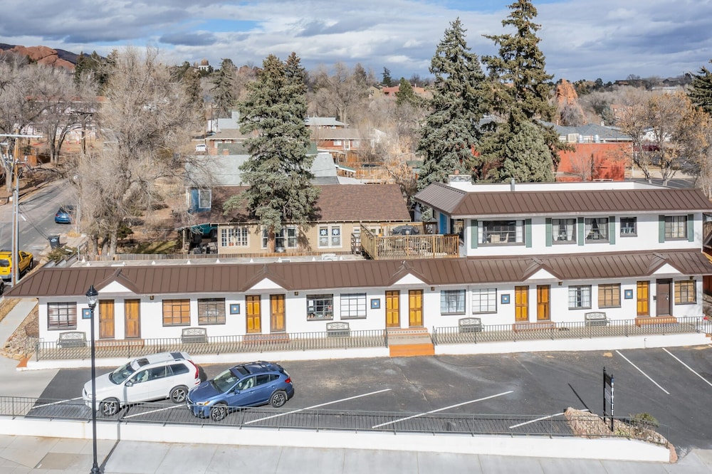 1BD Cozy Suiterestaurants & Hiking!dogs Welcome view 5