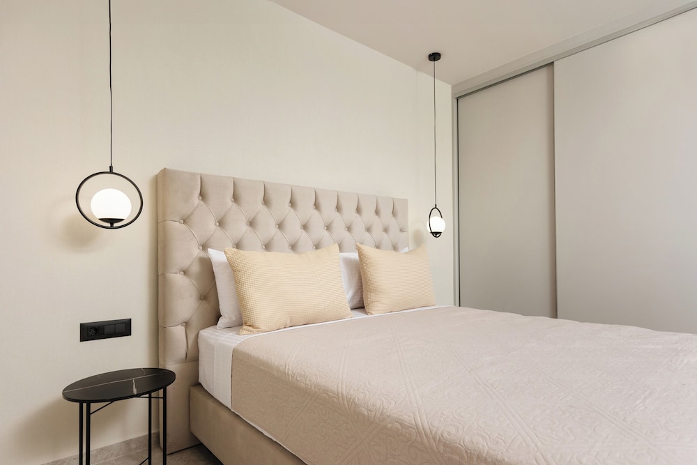 Aura Del Sol view 5