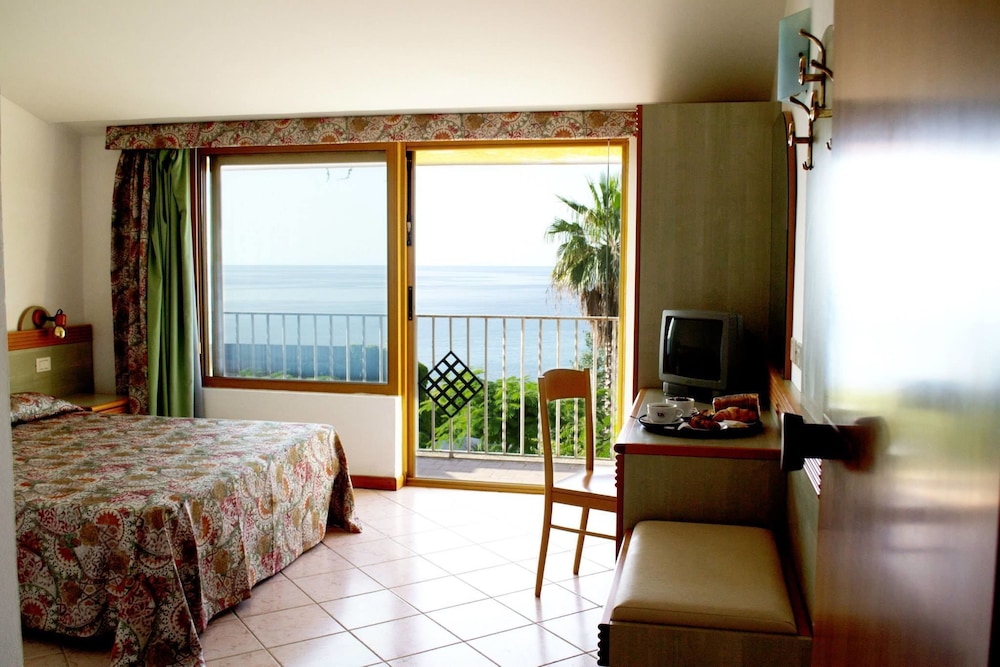 Cala Petrosa Resort