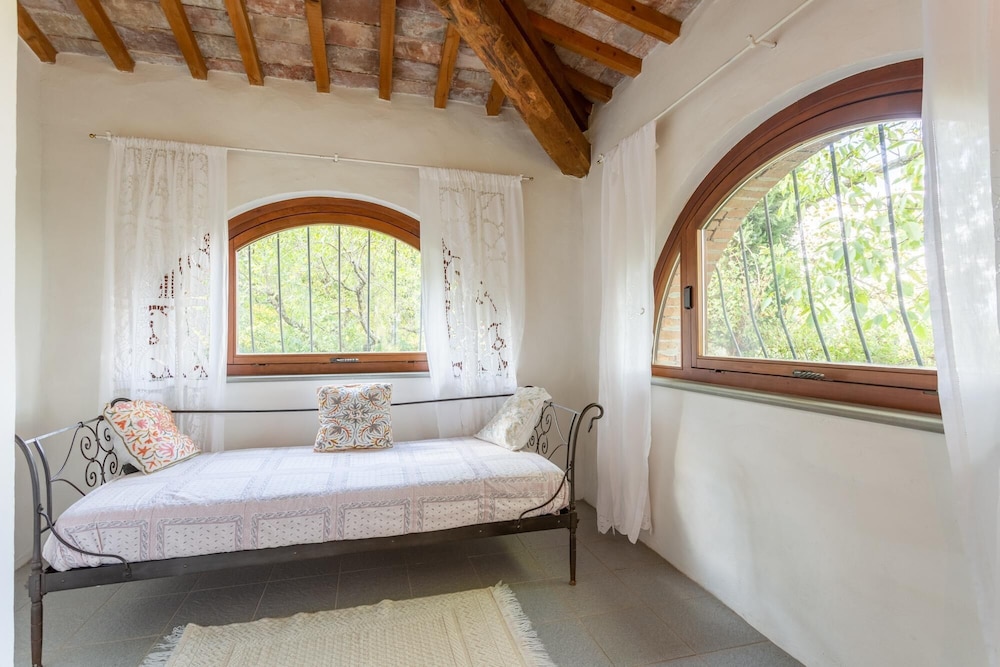 Villa Caporlese Large Private Pool Wifi - 3291 view 5