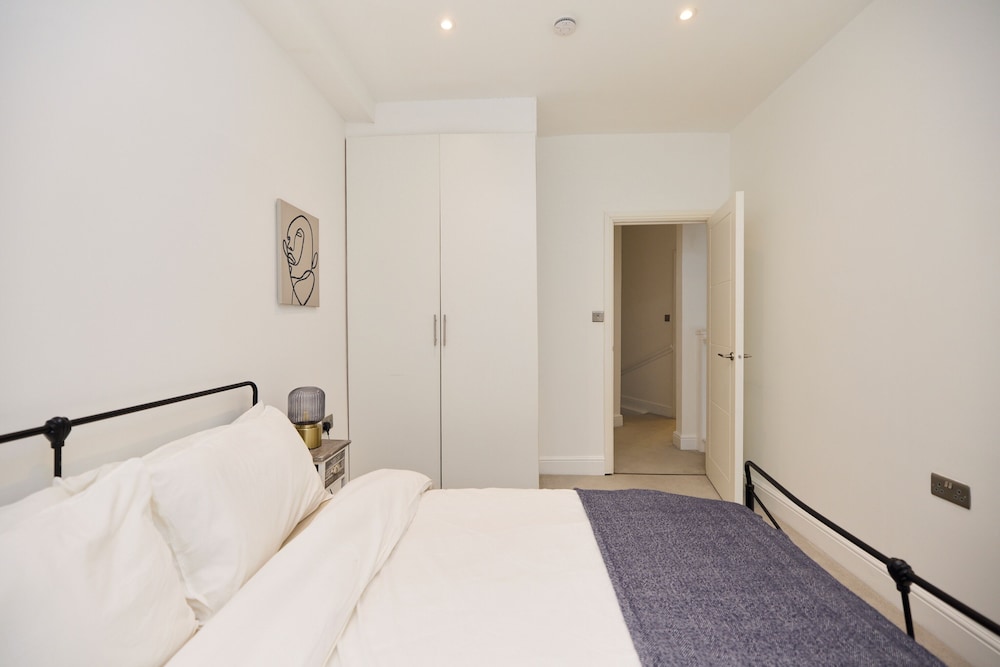 Central Tadworth Flat
