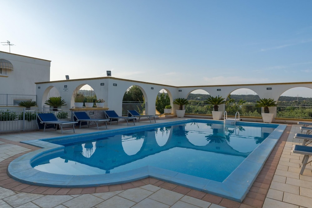 Pool & Wellness