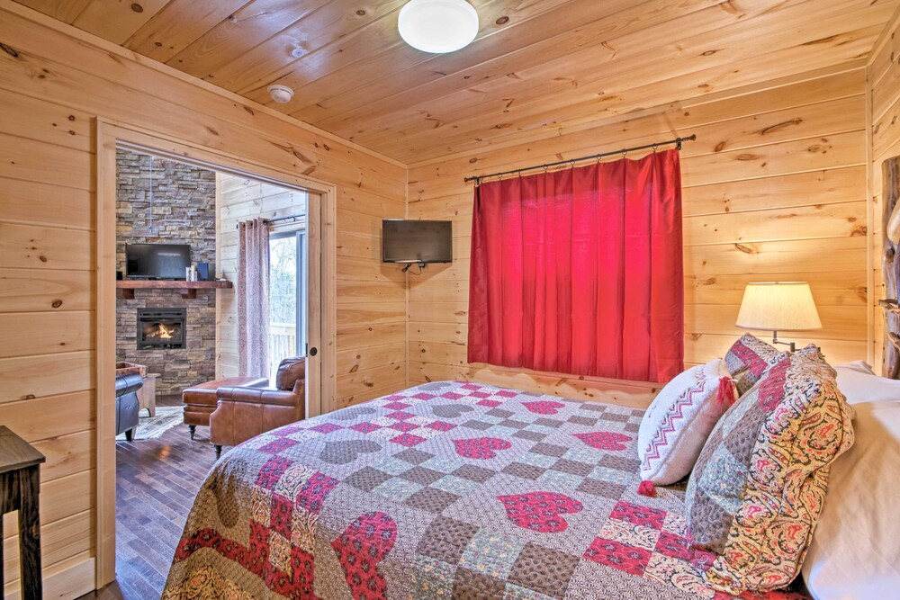 Hot Tub & Views: Charming Bryson City Cabin! view 4