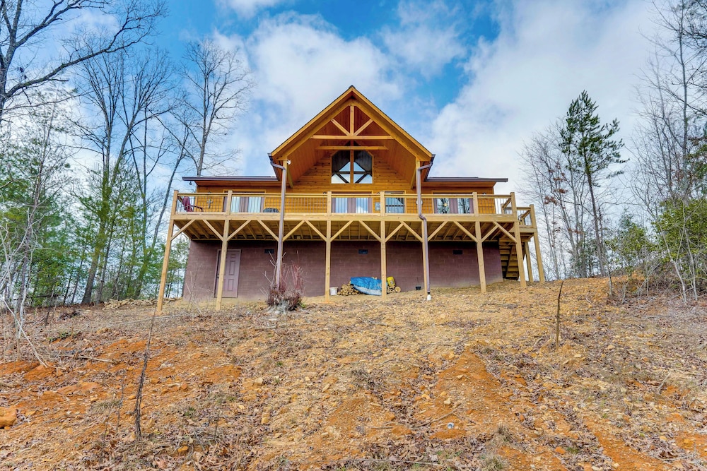 Fall Colors, Deck & Fireplace: Murphy Mtn Retreat!