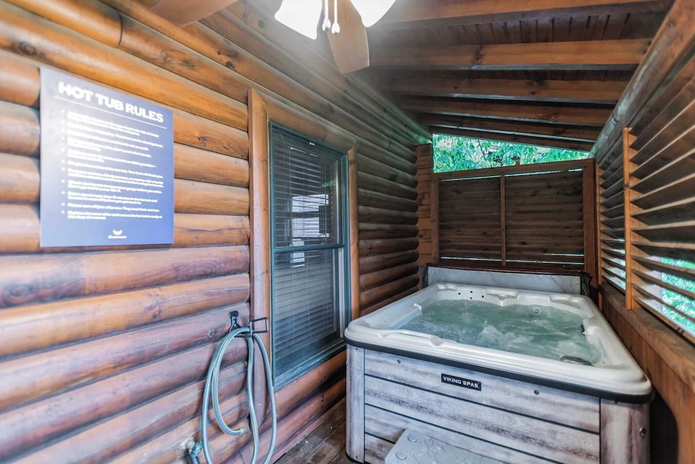 Resort Cabin w/ Hot Tub, Pool Table, Deck Views Summit View Way by Avantstay