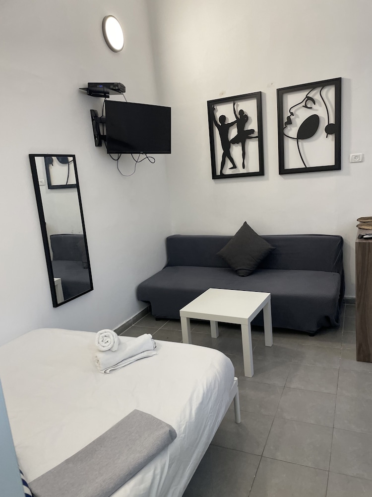 Ha-Carmel Market Apartment