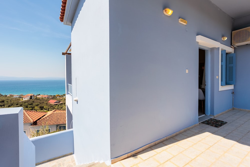 Modern Seaview Nest With Pool Panoramic Views
