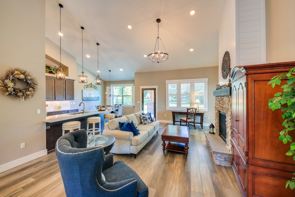 Sandpoint Vacations - Modern Sandpoint Home w/ Lake Pend Oreille View! - Property Image 5