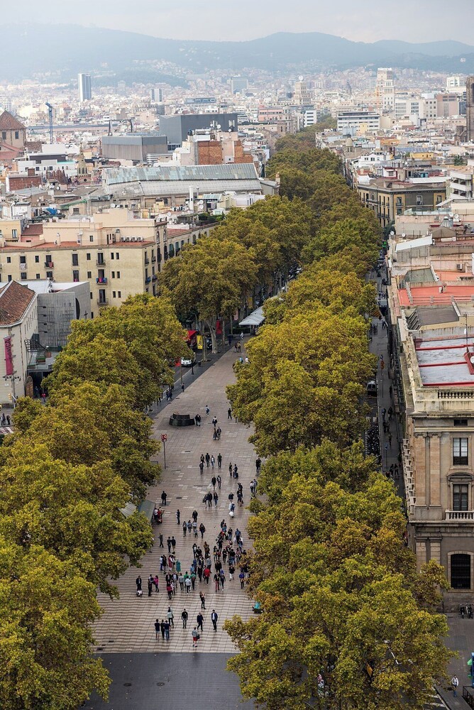 Cosy Apartment in the Center of Barcelona on La Rambla 2