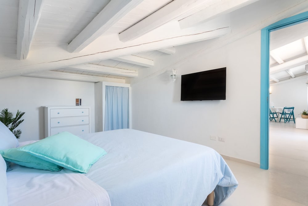 Darsena Sunset Attic by Wonderful Italy