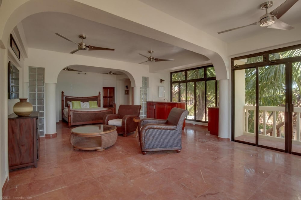 Villa Mission Bay in Belize City