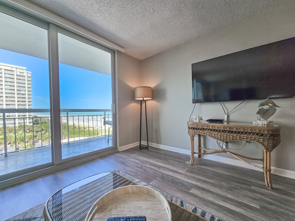 507 South Hampton 2 Bedroom Condo