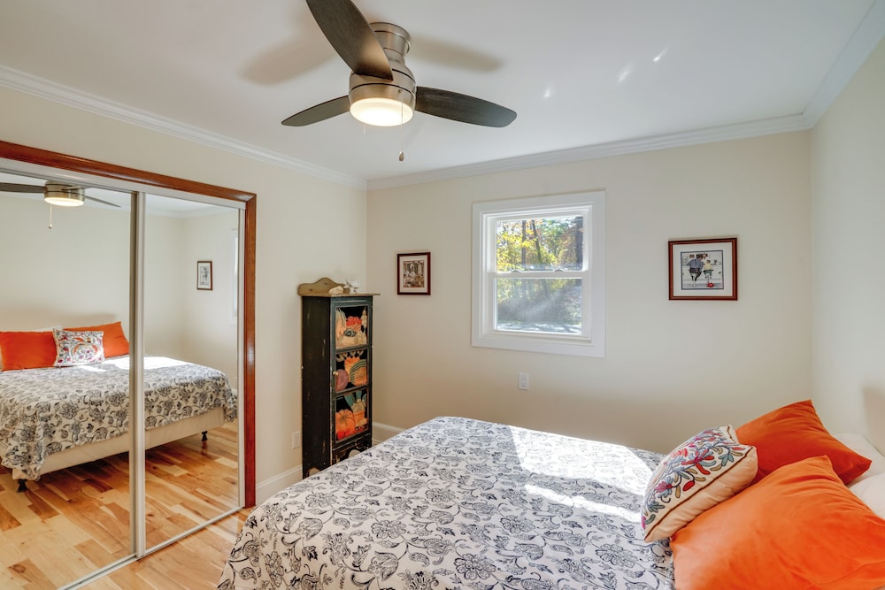 1 Mi to Dtwn: Cottage w/ Large Yard in Stockbridge