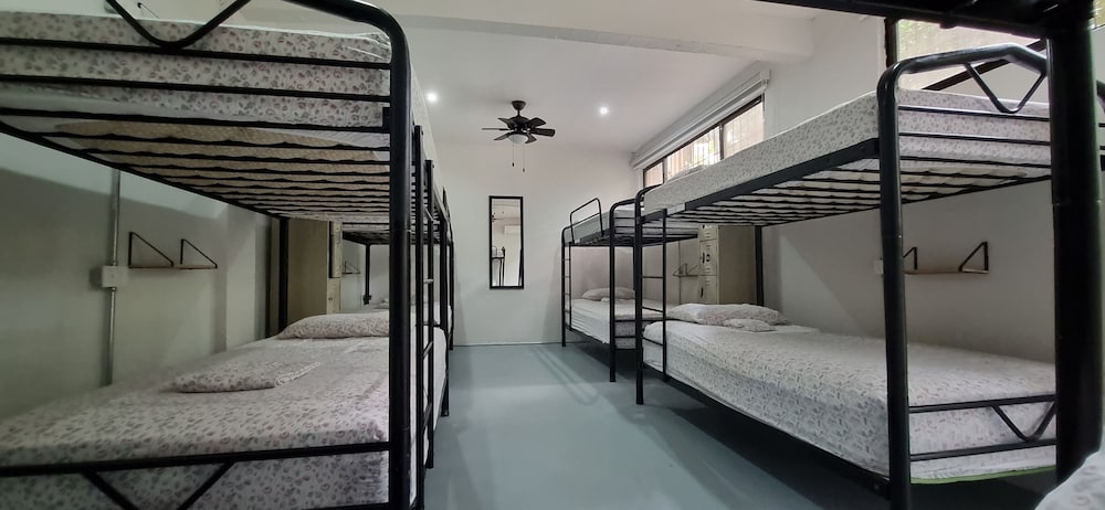 Casa Pura Vida Surf Hostel