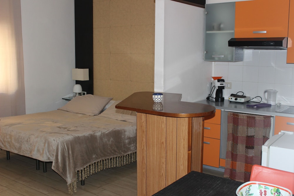 Double H Ungheria en Palermo — hotel room