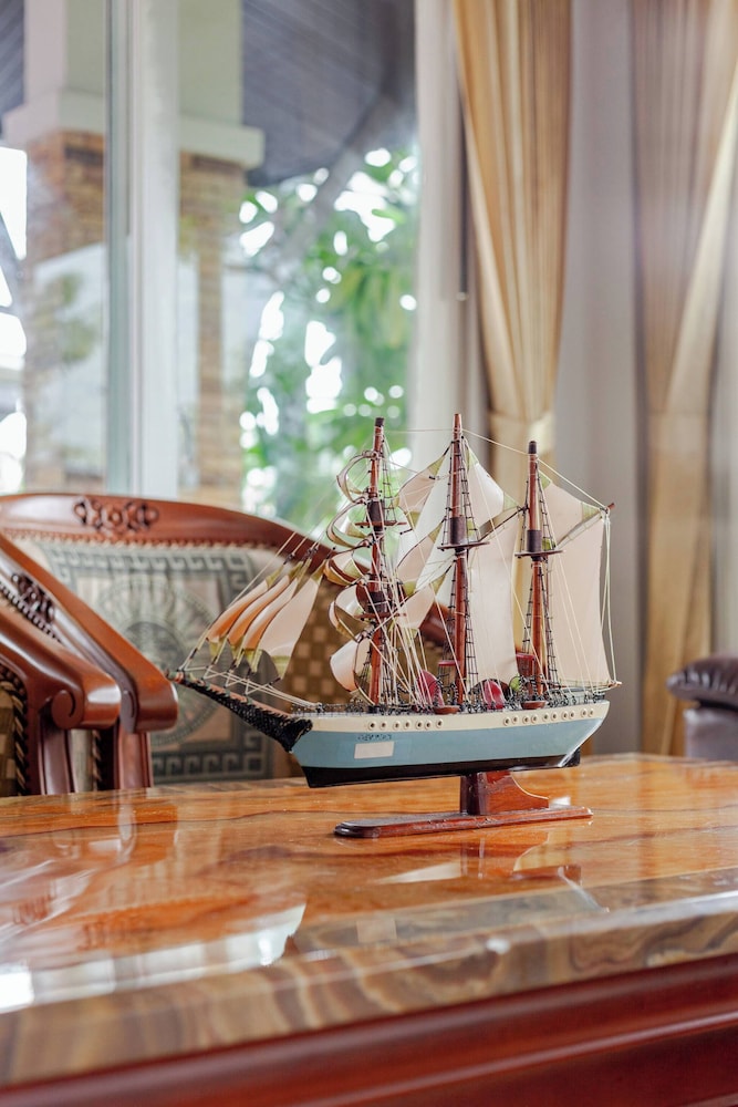Luxury Iconic Royal Boat Pool Villa North Pattaya